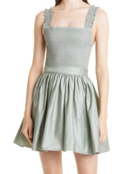 Alice + Olivia Dresses & Skirts - Alice + Olivia Women's Size 8
Barrett Smocked Fit
And Flare Sage Summer Dress